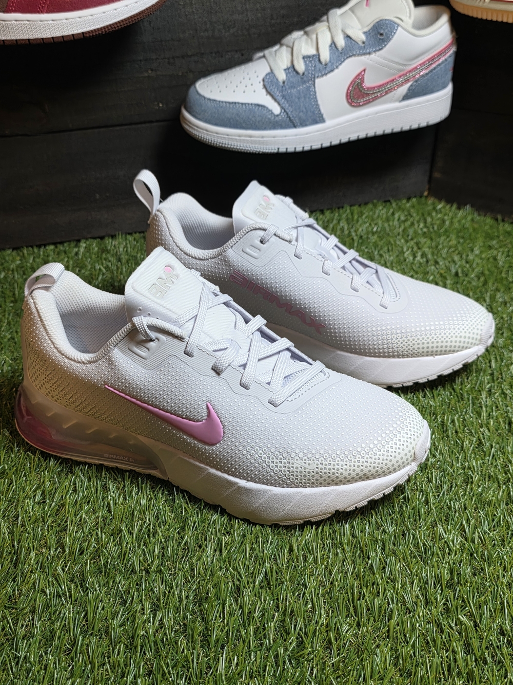 5.5y Nike Phoenix White Sneakers with Pink Swoosh - Lightweight Comfort